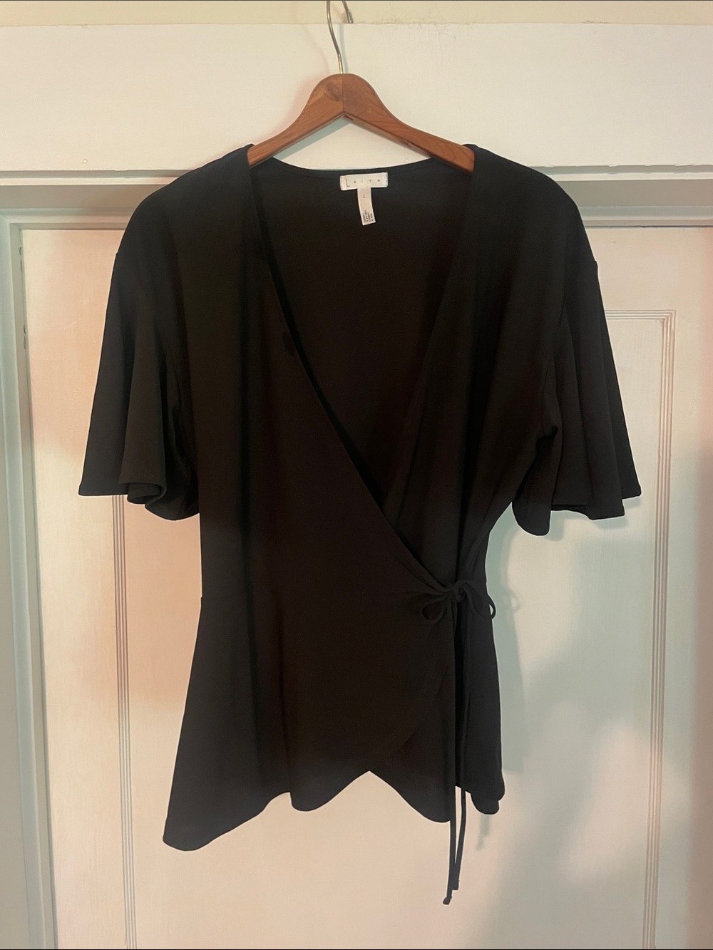Leith Wrap Black Top size Large